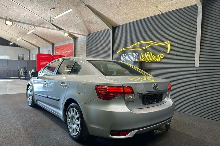 undefined Toyota Avensis fra 2012