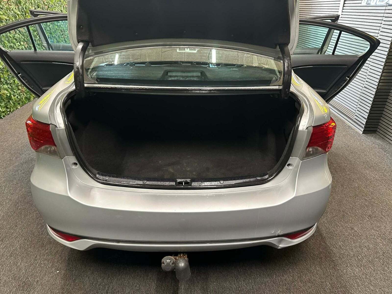 undefined Toyota Avensis fra 2012