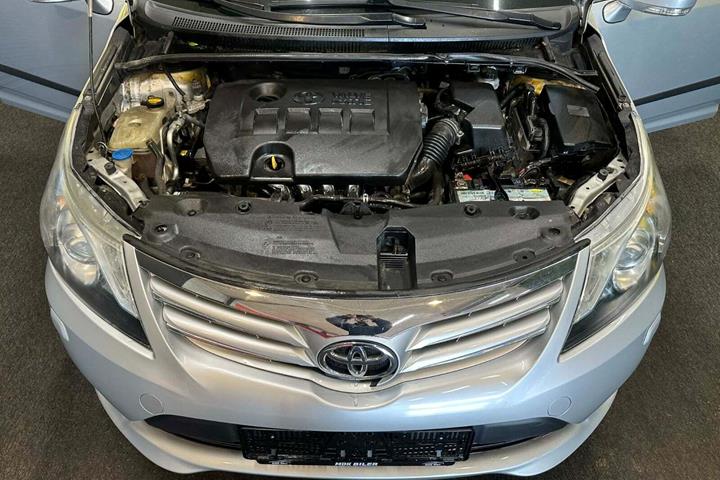 undefined Toyota Avensis fra 2012