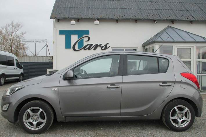 Grå Hyundai i20 fra 2013