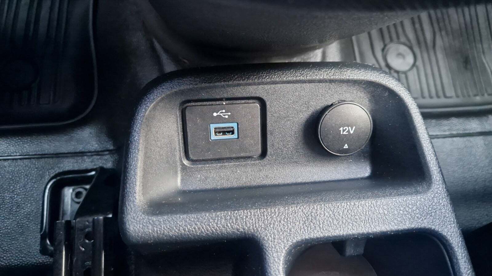 Hvid Ford Transit Connect fra 2021