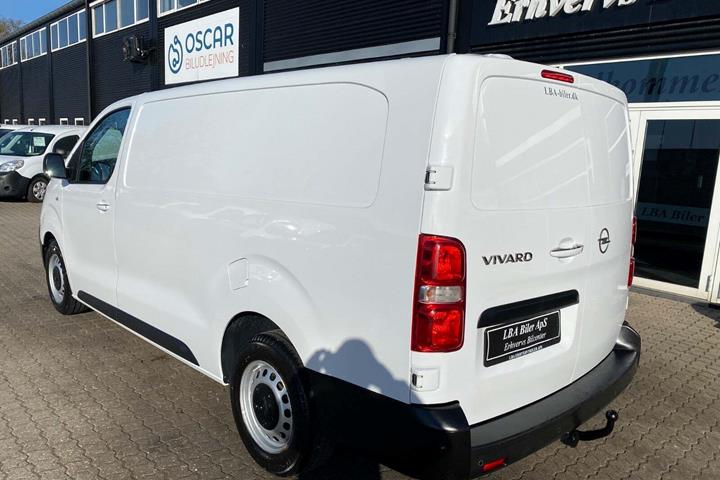 Hvid Opel Vivaro fra 2023