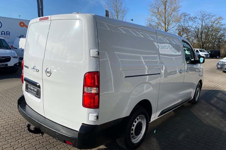 Hvid Opel Vivaro fra 2023