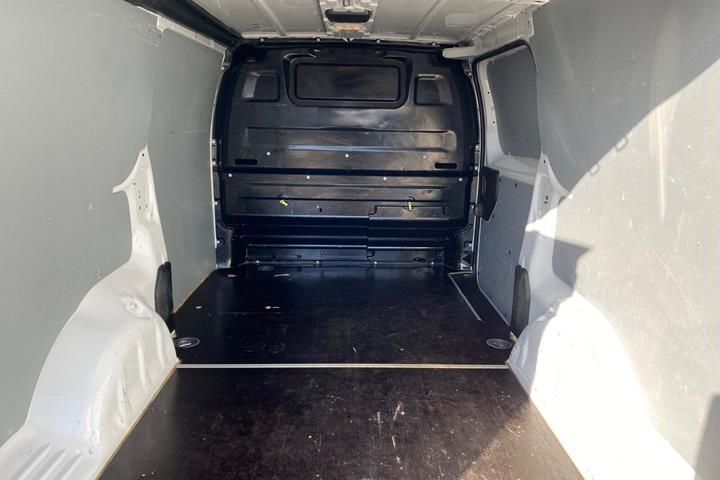 Hvid Opel Vivaro fra 2023