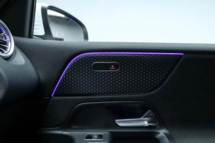 Hvid Mercedes EQB250+ fra 2025