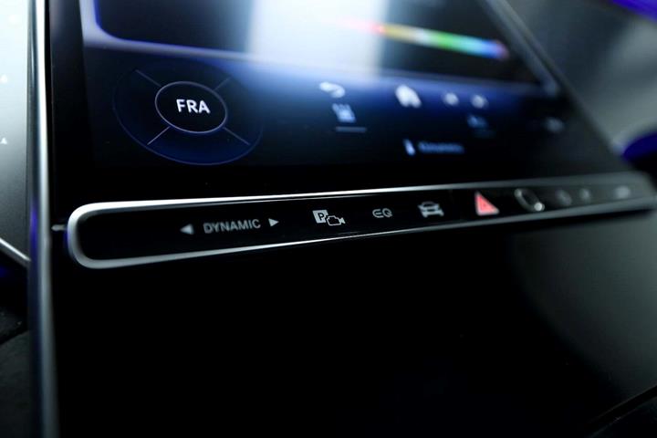 Grøn Mercedes EQE350 SUV fra 2024