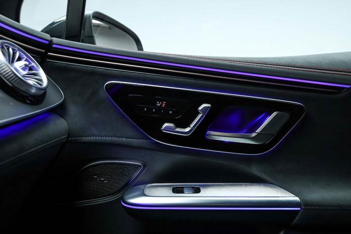 Grøn Mercedes EQE350 SUV fra 2024