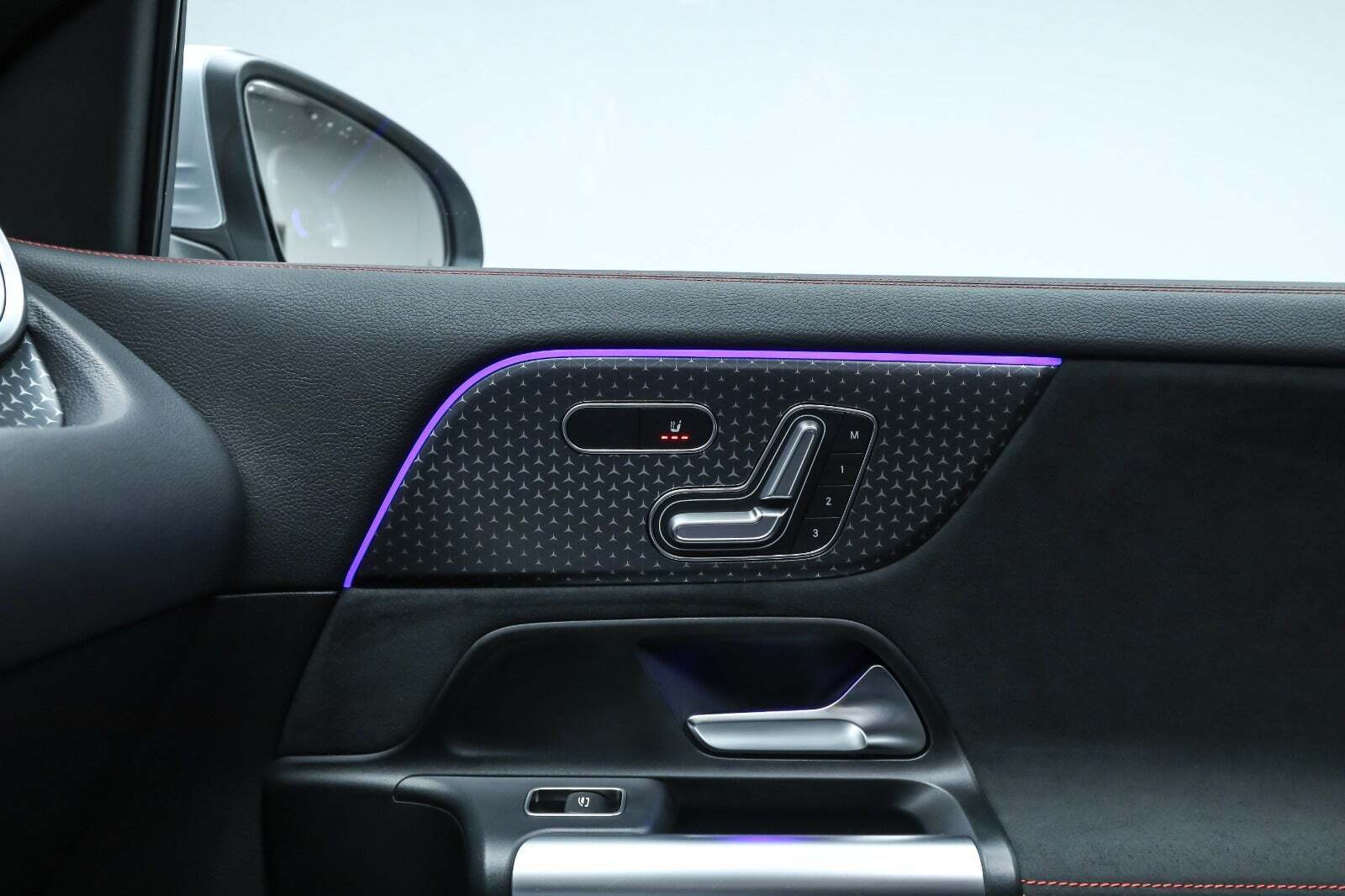 Sølv Mercedes EQA350 fra 2024