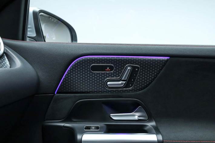 Sølv Mercedes EQA350 fra 2024