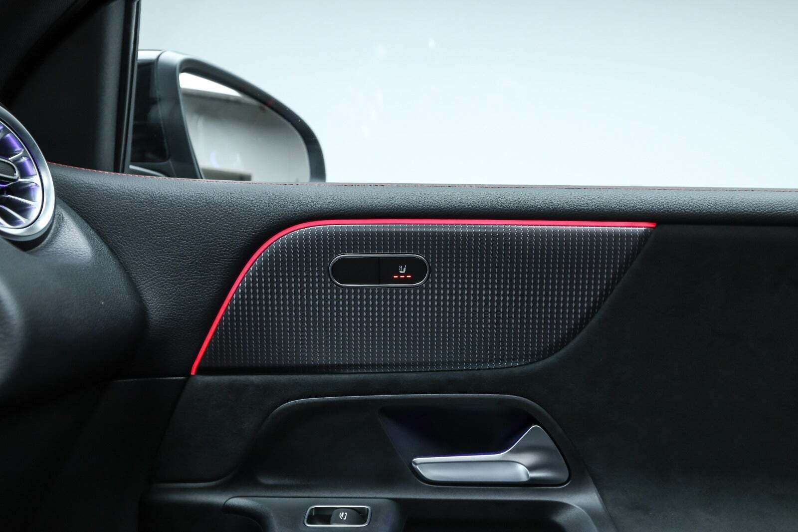 Sort Mercedes EQB350 fra 2022