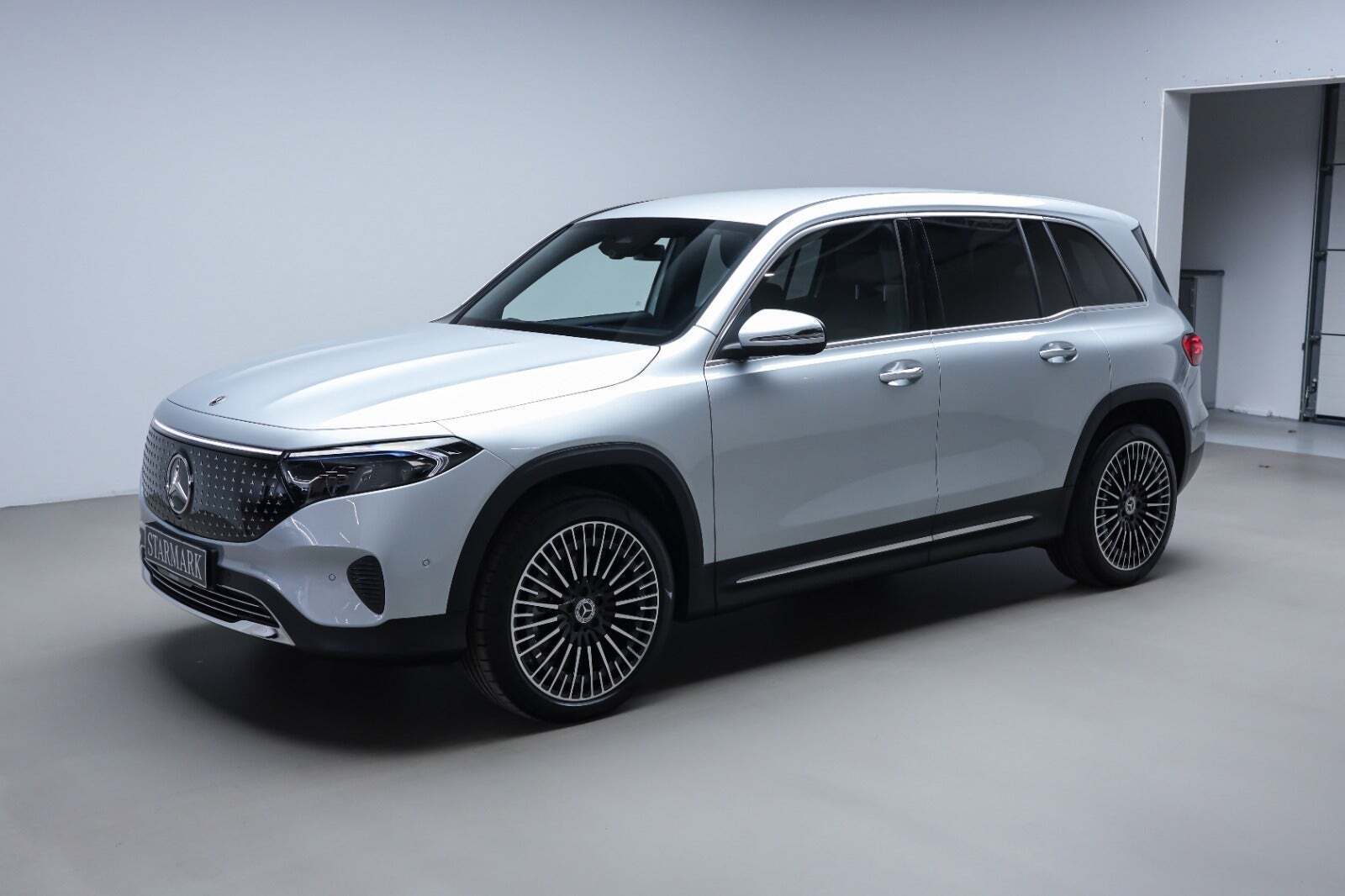 Mercedes EQB250+ Electric Art