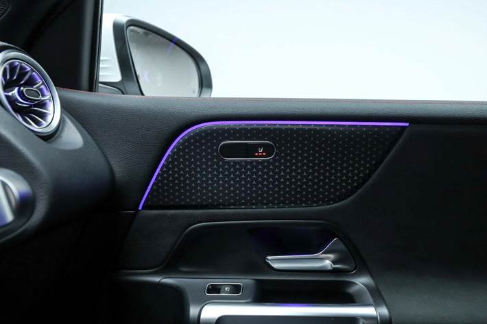 Hvid Mercedes EQB250+ fra 2026