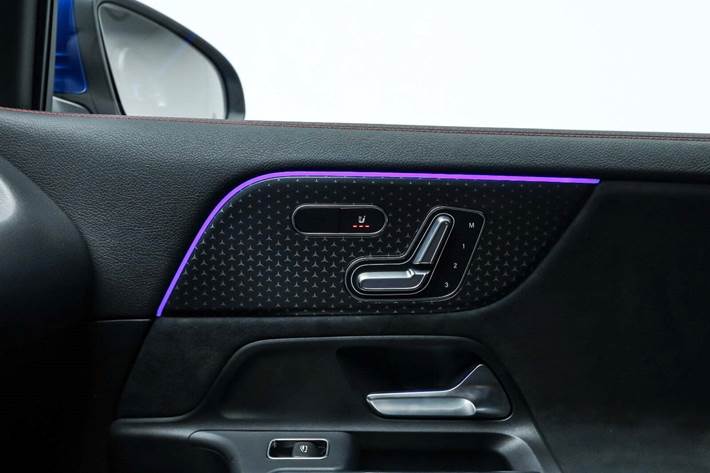 Blå Mercedes EQA250+ fra 2025