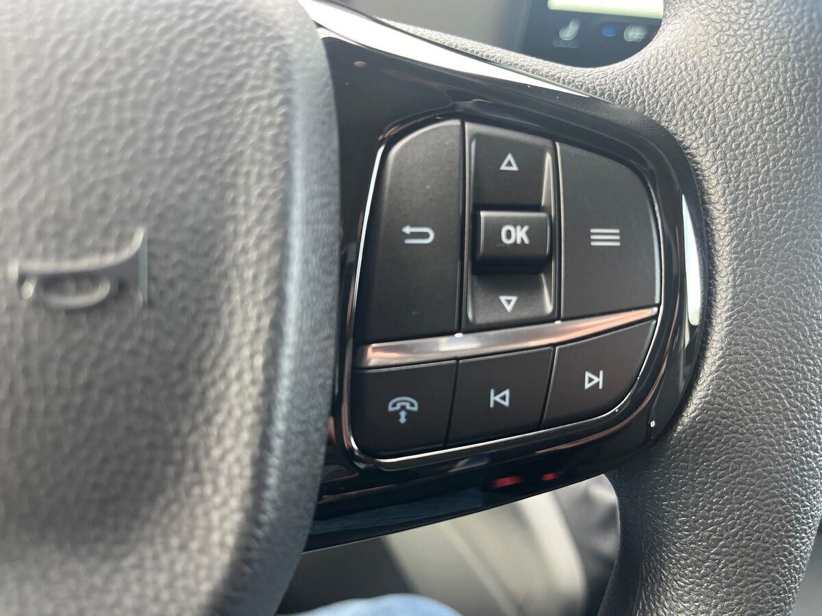 Hvid Ford Transit Custom 320L fra 2025