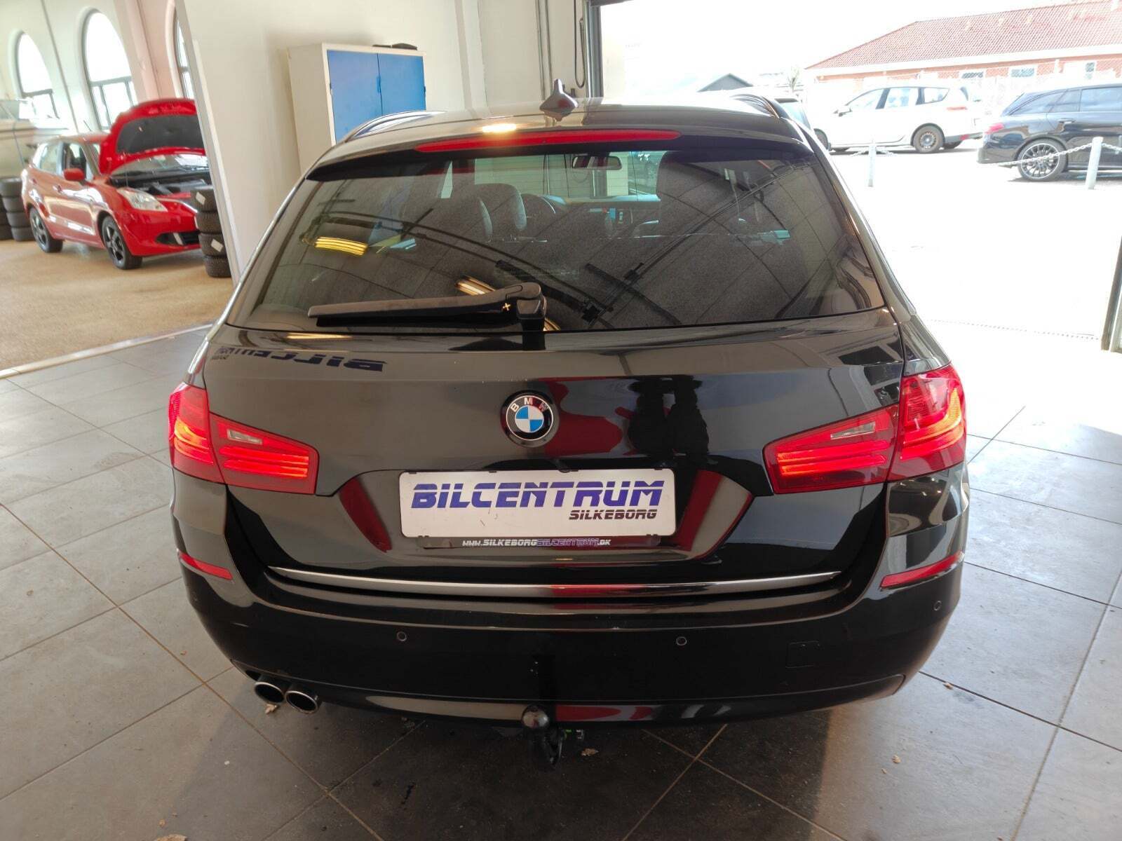Sort BMW 520d fra 2016
