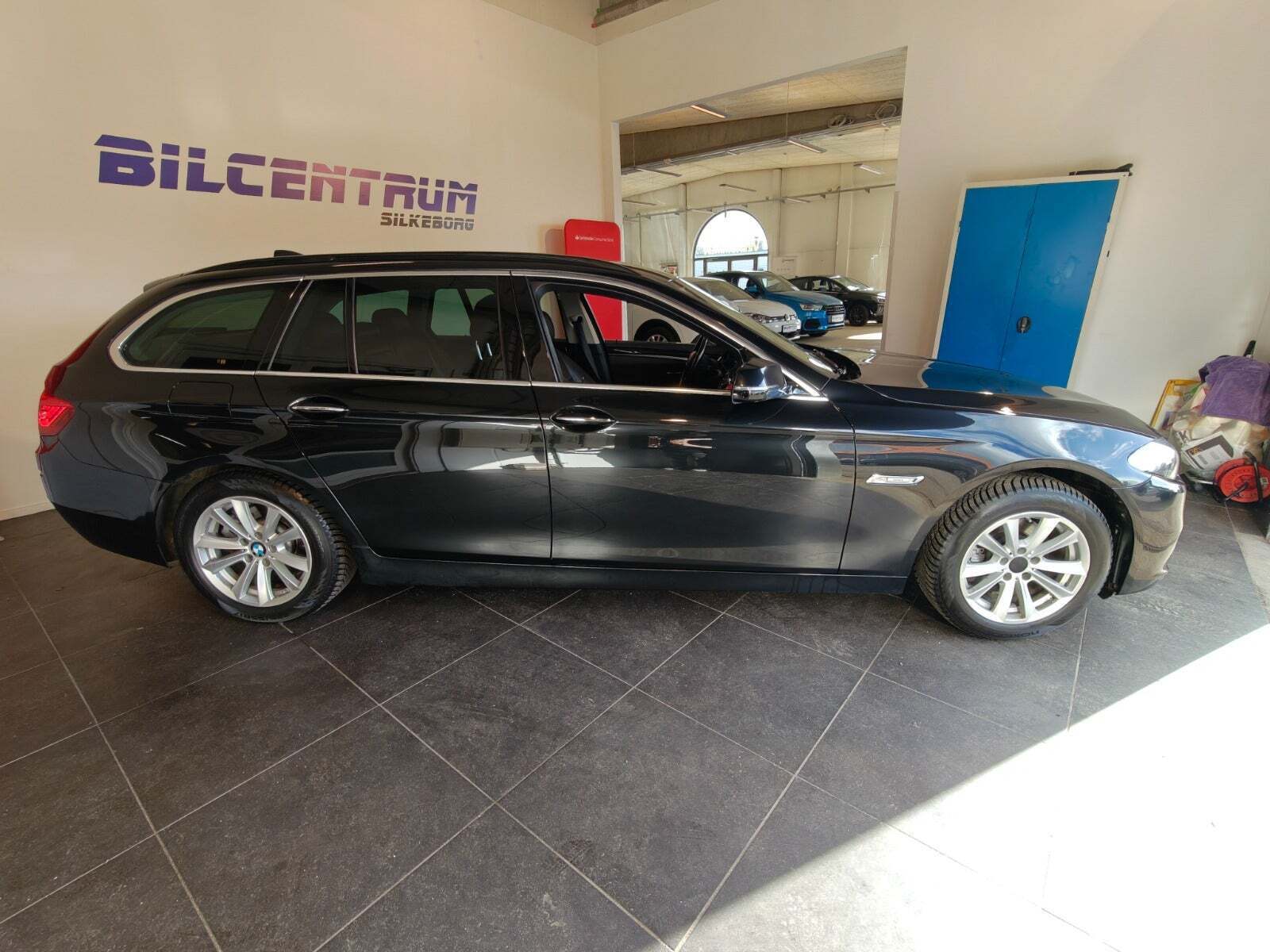 Sort BMW 520d fra 2016