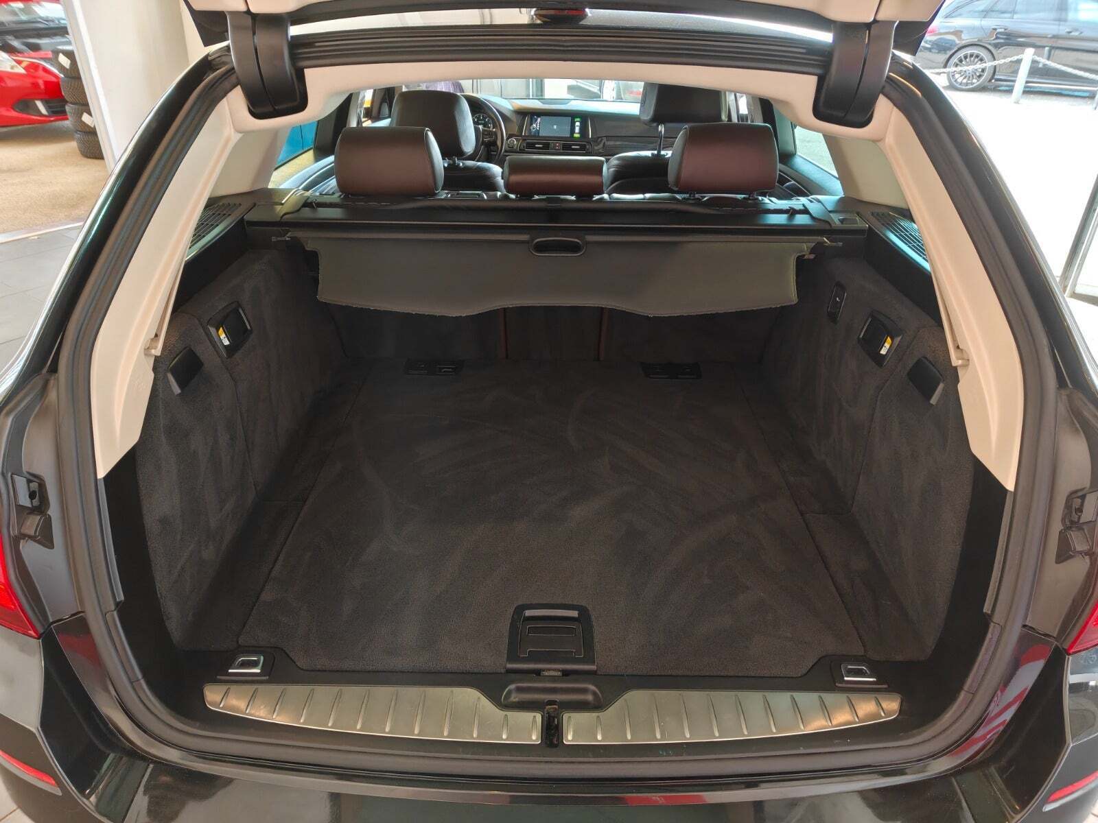 Sort BMW 520d fra 2016