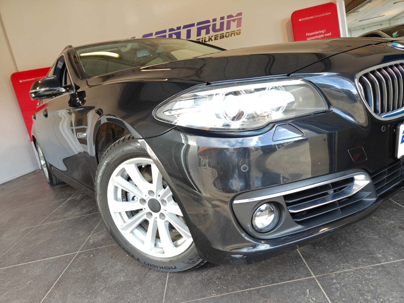 Sort BMW 520d fra 2016