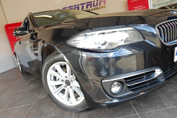 Sort BMW 520d fra 2016