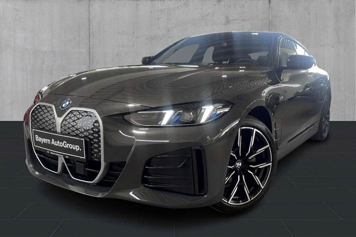 Grå BMW i4 fra 2026