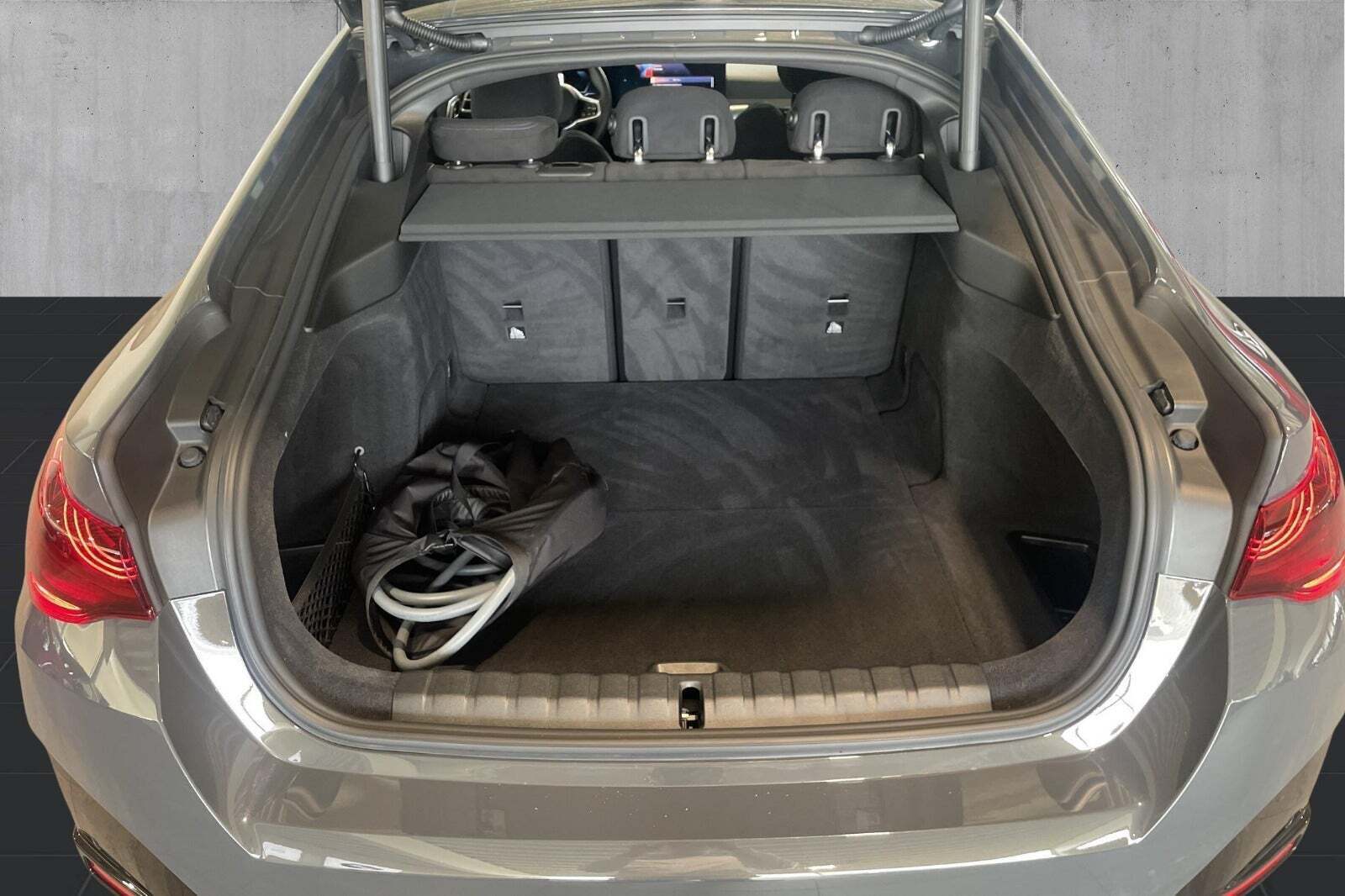 Grå BMW i4 fra 2026