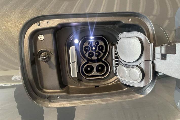 Grå BMW i4 fra 2026