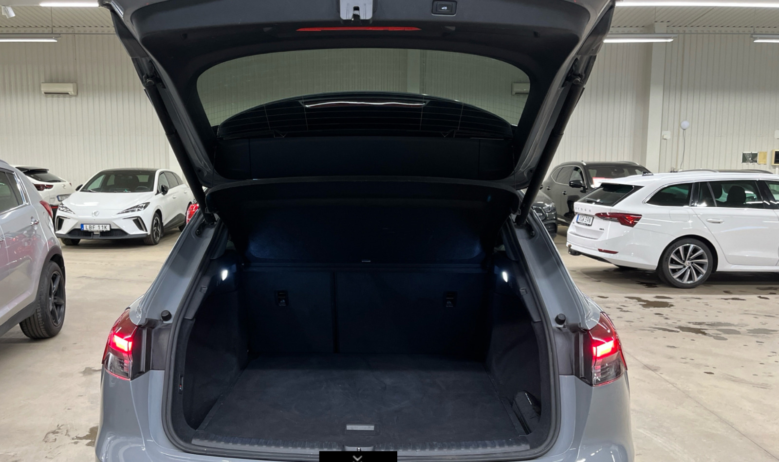 Grå Audi Q4 e-tron fra 2023