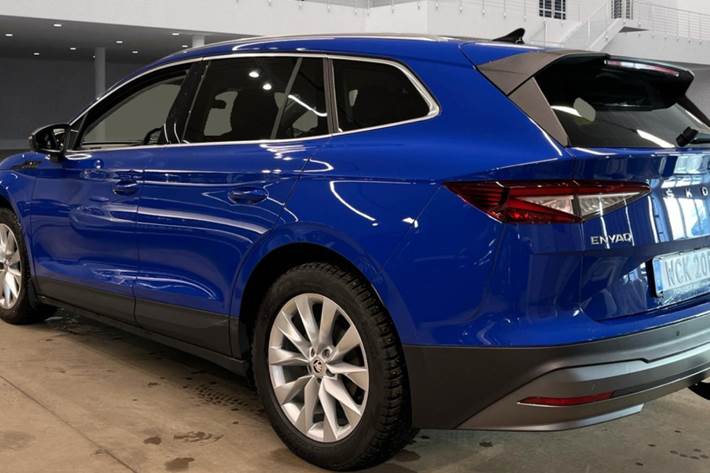 Blå Skoda Enyaq fra 2023