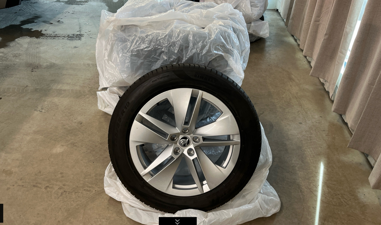 Blå Skoda Enyaq fra 2023