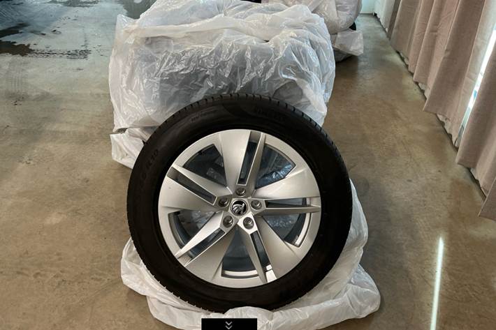 Blå Skoda Enyaq fra 2023