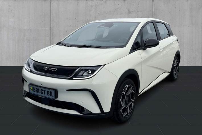 Beige BYD Dolphin fra 2023 set udefra