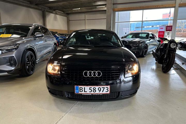 undefined Audi TT fra 1998 set udefra