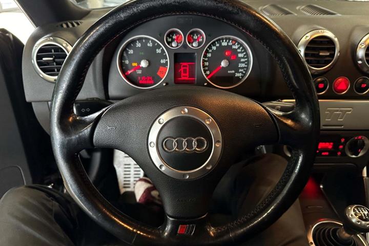 undefined Audi TT fra 1998 set indefra