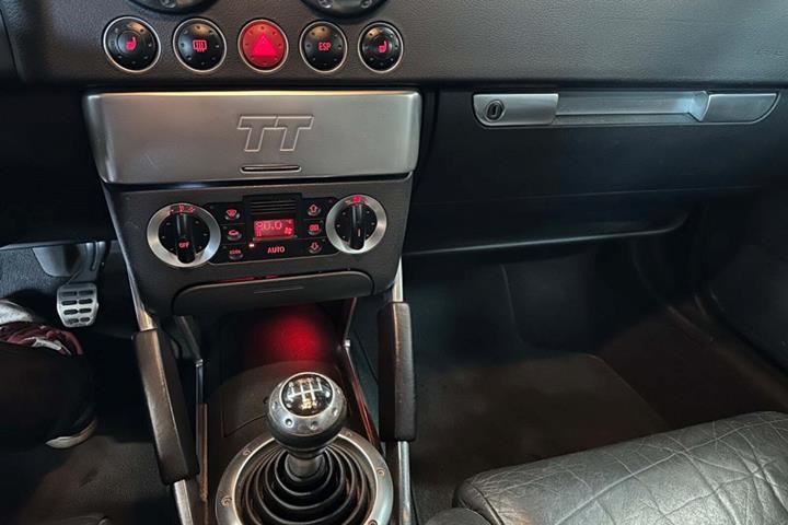 undefined Audi TT fra 1998 set indefra