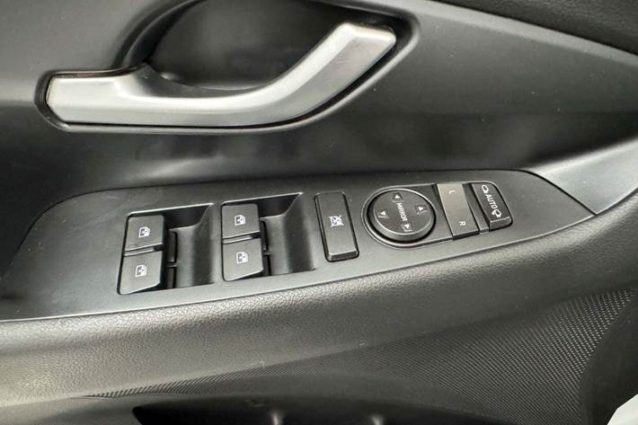 Hvid Hyundai i30 fra 2021