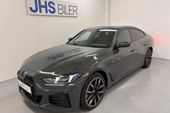 Grå BMW i4 fra 2026