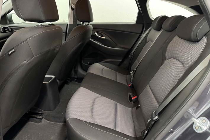 Grå Hyundai i30 fra 2020