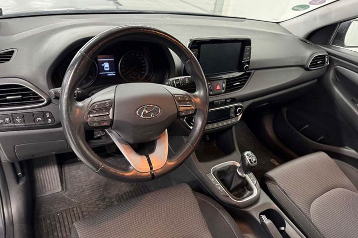 Grå Hyundai i30 fra 2020
