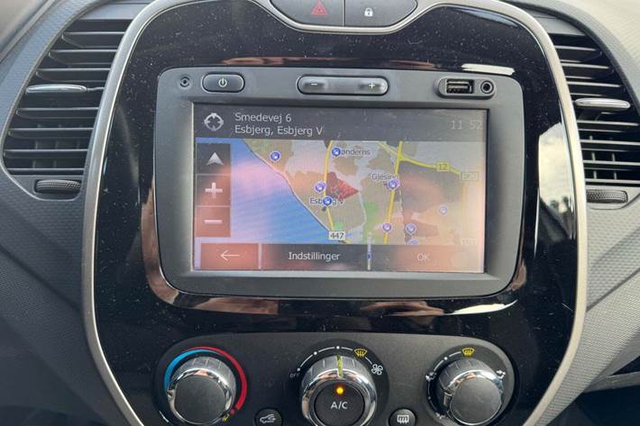 Grå Renault Captur fra 2016