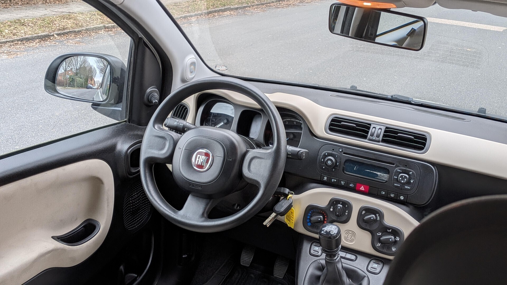 Grå Fiat Panda fra 2014