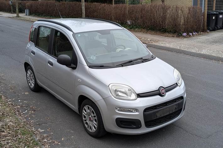 Grå Fiat Panda fra 2014