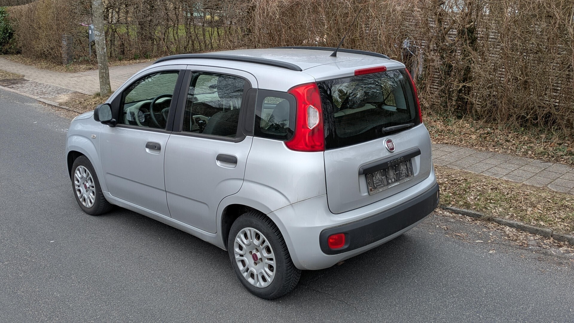 Grå Fiat Panda fra 2014