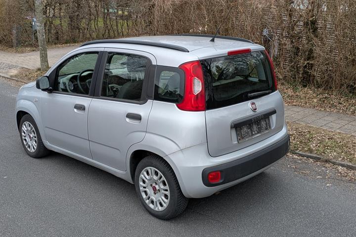 Grå Fiat Panda fra 2014