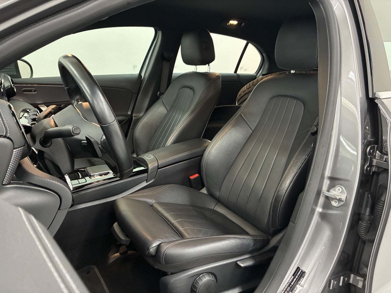 Grå Mercedes A200 fra 2018