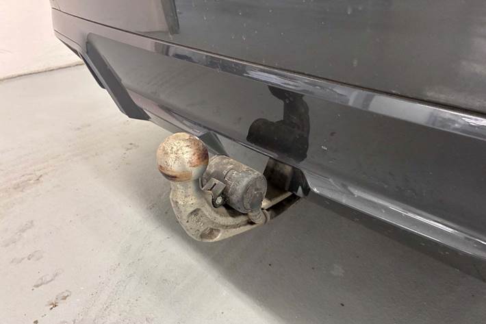 Grå BMW i4 fra 2024