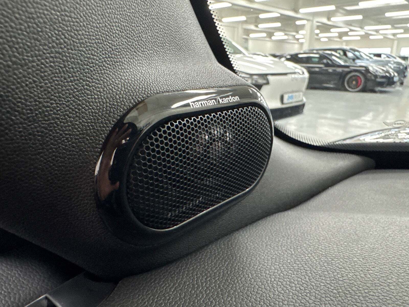 Blå Mini Cooper SE fra 2023