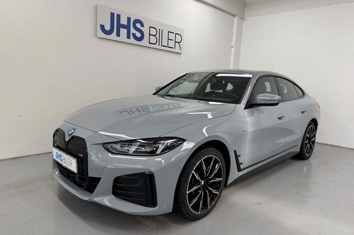 Grå BMW i4 fra 2025