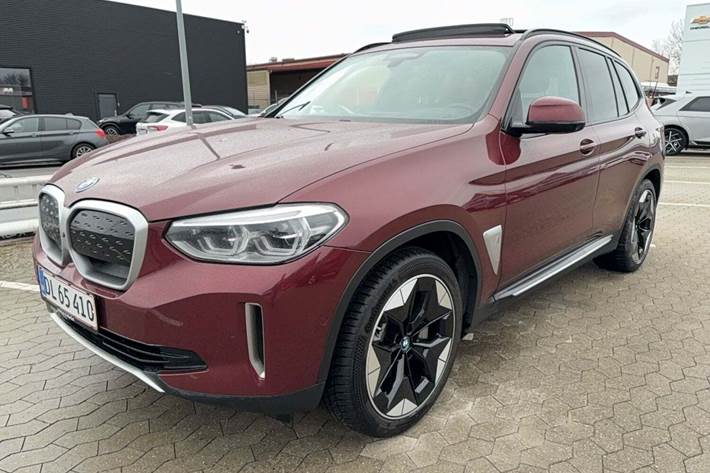 Rød BMW iX3 fra 2020