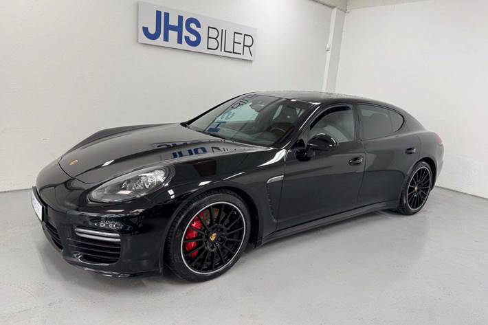 Sort Porsche Panamera GTS fra 2015