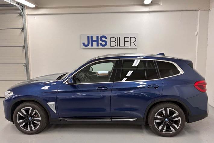 Blå BMW iX3 fra 2022